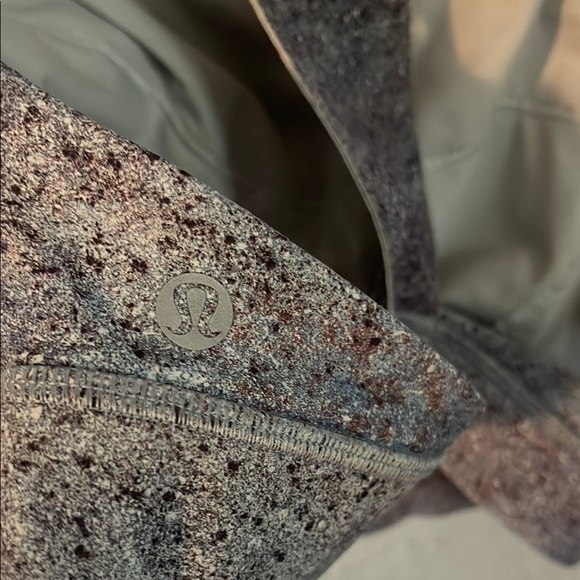 Lululemon Women's Purple Sports Bra - Picture 5 of 6